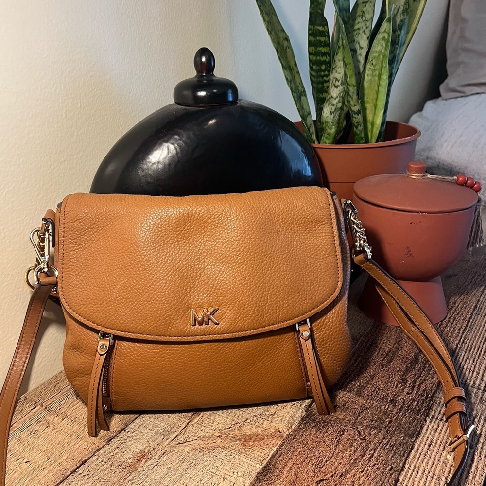 Michael Kors MK Evie Soft Leather Shoulder Bag